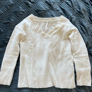 Aritzia Babaton Cashmere V-neck Sweater